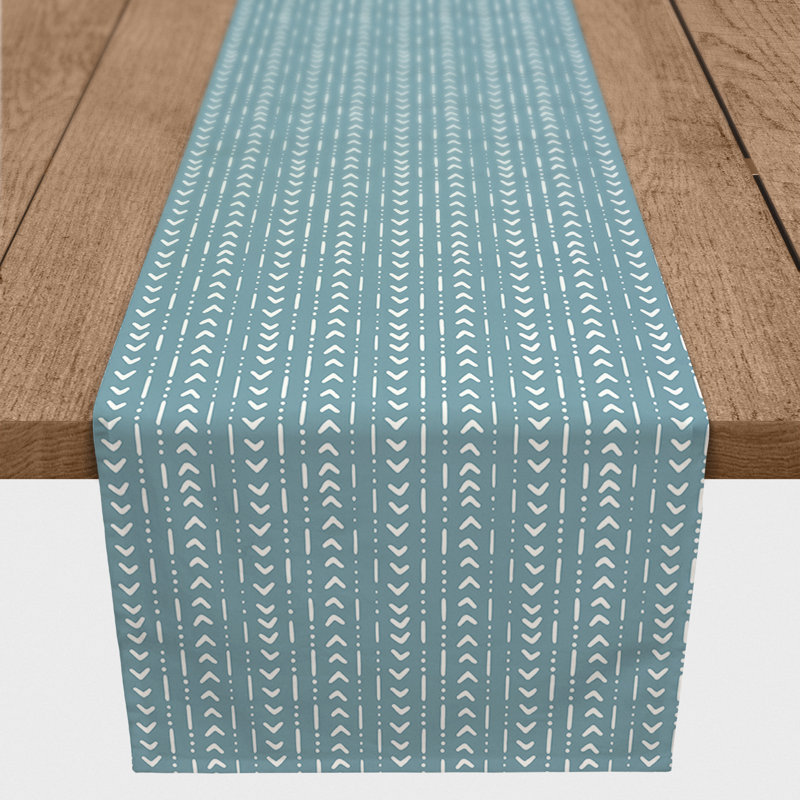 Chemin de table en losanges pointillé Nalston, 90 po x 16 po, Bleu ciel, Geometric