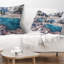 «Amazing Blue Melt Lake in Fog» - Coussin à imprimé paysage