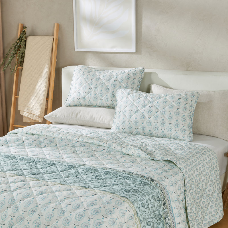 Boho Floral Inspired Reversible Quilt Set with Shams, Twin / Twin XL Quilt + 1 Standard Sham, Blue Floral
