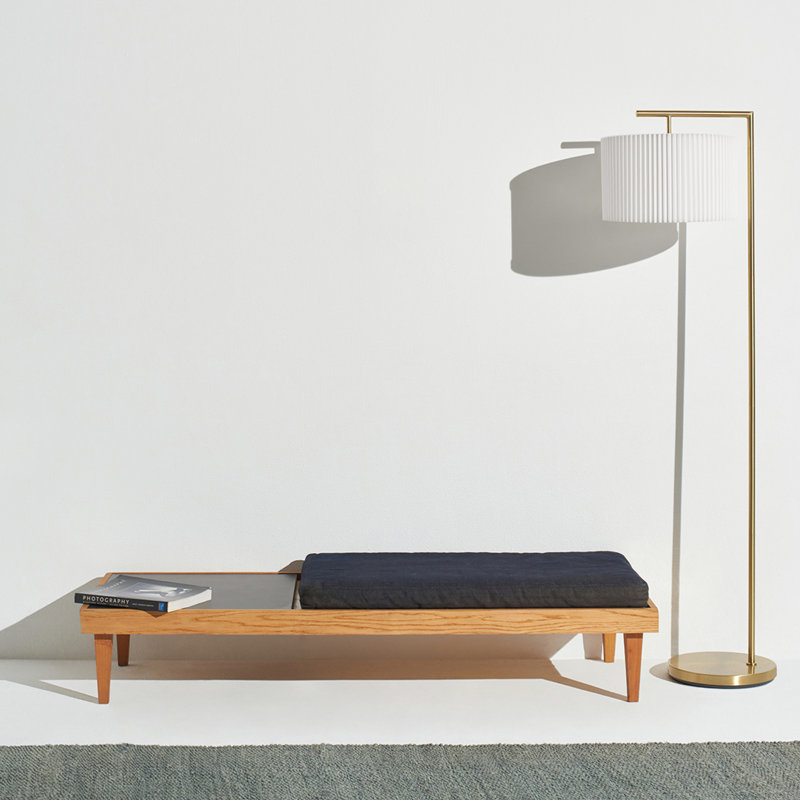 Lampe sur pied à DEL dorée 60 po Montage avec abat-jour tambour en tissu ivoire plissé, ampoule incluse, Doré, Ivoire plissé