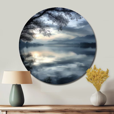 Art mural rond en métal Serene Lake At Dawn With First Light