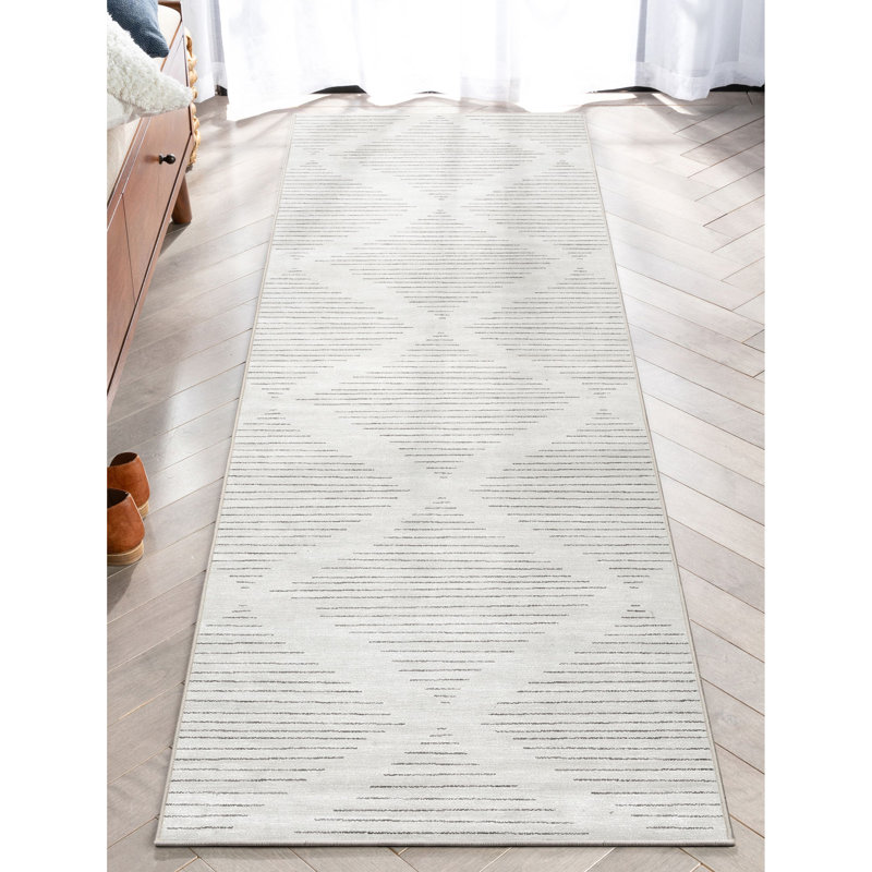 Kehr Moroccan Machine Woven Polyester Area Rug in Gray/White, Runner 2'3" x 7'3" 