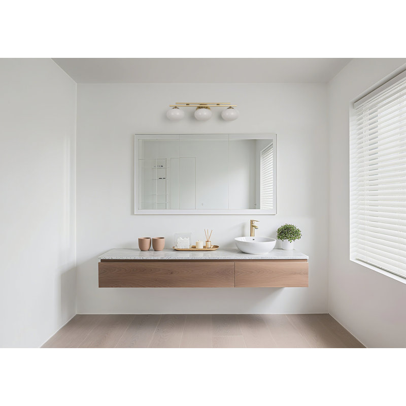 Éclairage pour salle de bain 3 lumières Chanda en or brossé avec abat-jour en verre opale 24 po Chanda, Or brossé