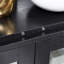 Armoire en verre noir avec éclairage exquis pour garde-manger, présentoir de collection idéal dans la cuisine, éclairage enchanteur et tablettes réglables