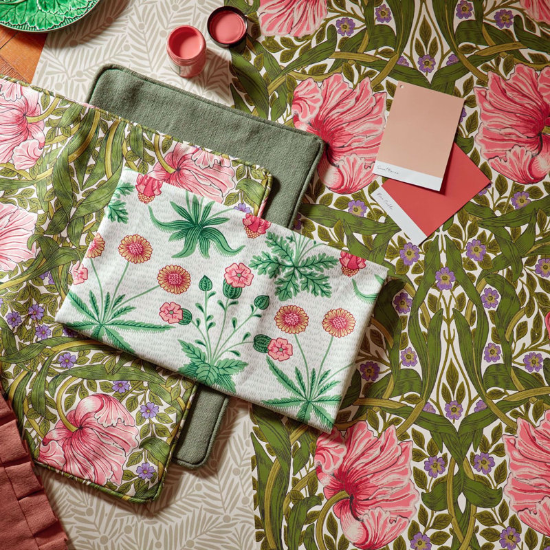 Bedford Park Pimpernel Fabric, Sap Green/Strawberry