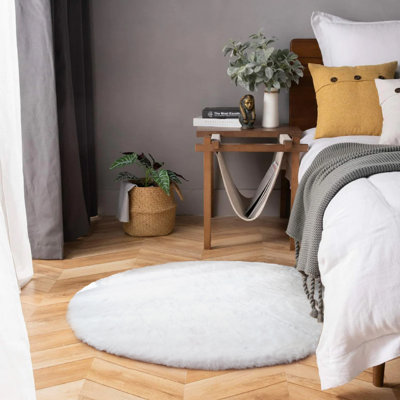 Tapis blanc en fausse fourrure de lapin Holk Cozy