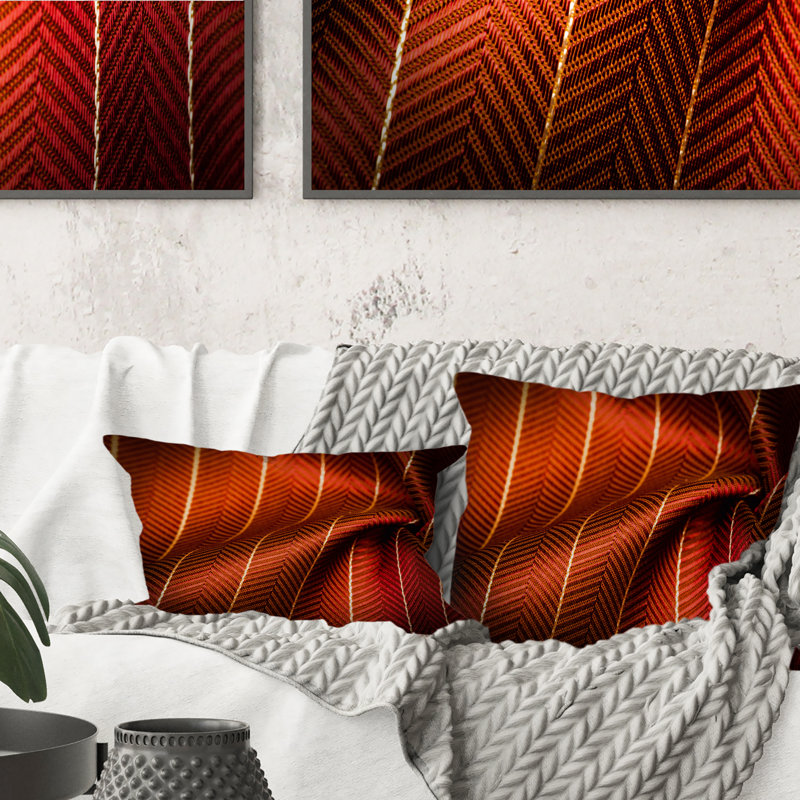 Tissu rouge rubis avec ligne dorée III - coussin décoratif à motif, 16 po x 16 po