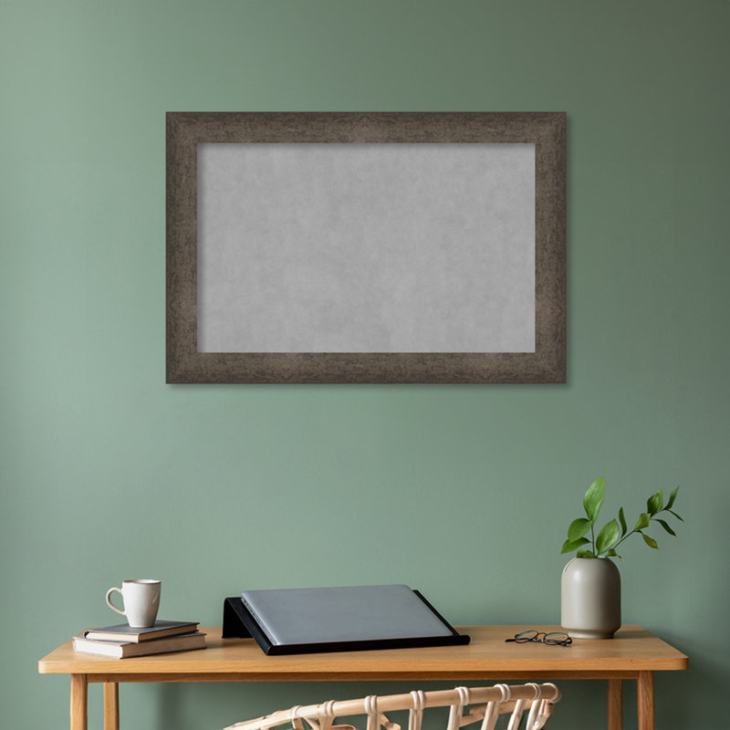 Tableau magnétique encadré bronze tacheté clair, H 25 po x l 37 po