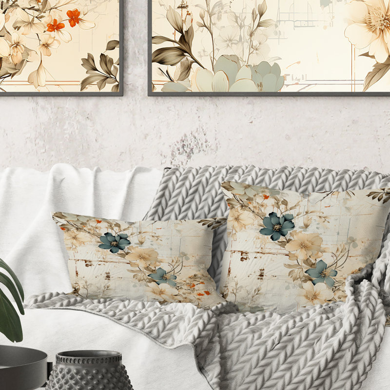 Coussin en polyester beige avec fleurs de campagne rétro Harmony III