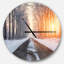 Horloge murale Swigart Farmhouse Designart Bright Sun Break in Winter Forest-34141065