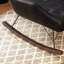 Chaise berçante luxueuse en bois massif clair-106686686