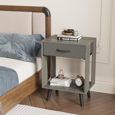 Table de chevet rustique brune - Conception unique avec amplement de rangement pour la chambre à coucher et le salon