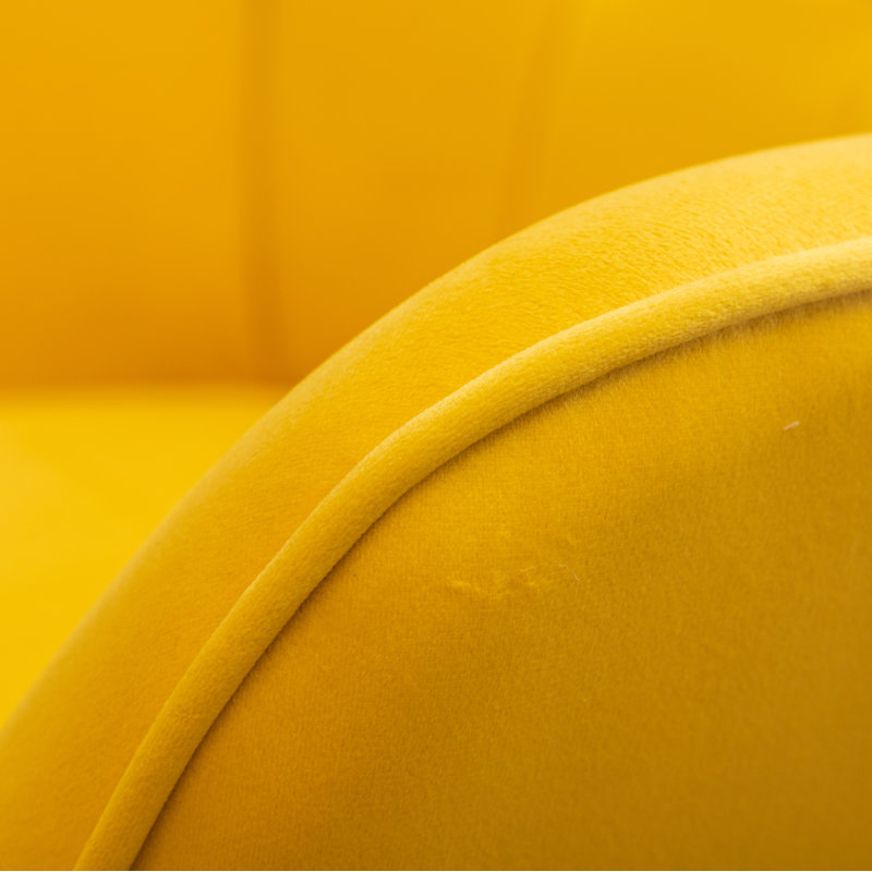 Fauteuil et repose-pieds en velours capitonné l 28,75 po Battistina, Jaune
