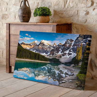 Toile, paysage alpin serein mettant en vedette de majestueuses montagnes enneigées dans un art mural