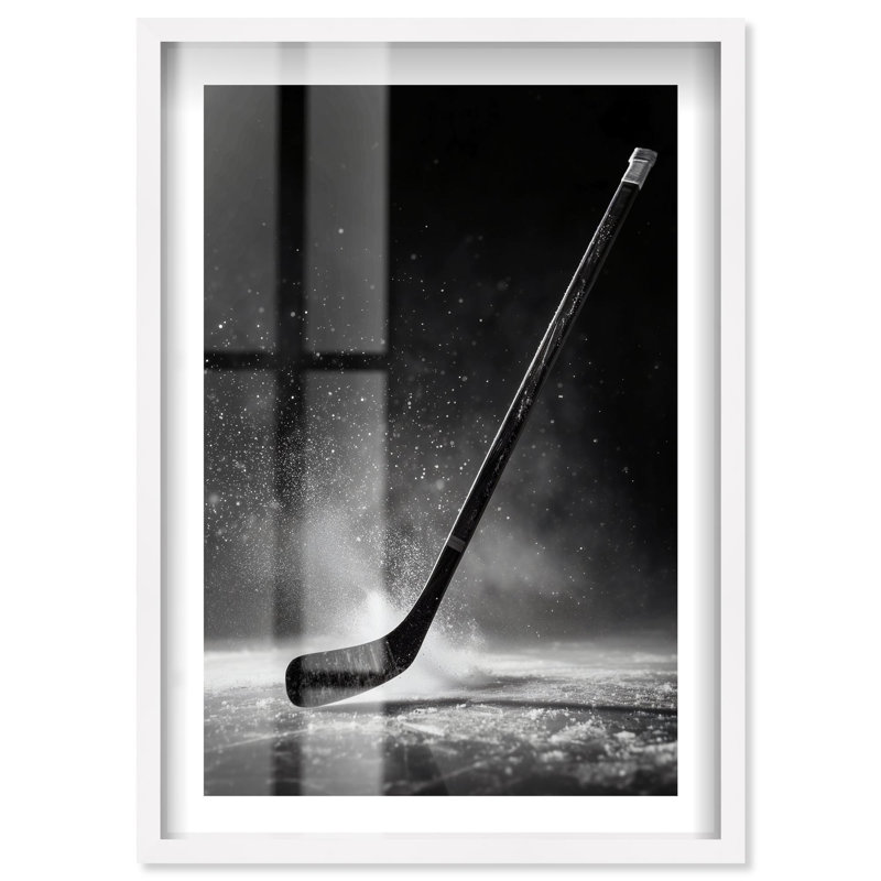 «Blade on Ice Shadowbox», art mural Mancave par Notoriart, cadre blanc, 30 x 45, H 46 po x l 31 po, Cadre blanc
