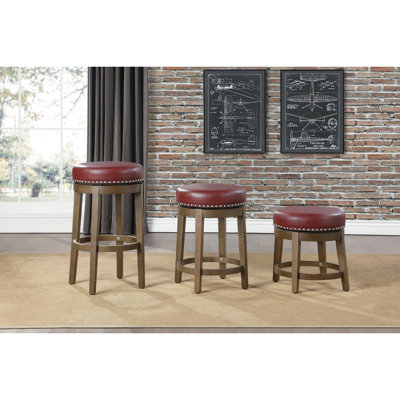 Tabourets ronds et pivotants de 2, revêtement en similicuir rouge, structure en bois massif au fini brun avec une magnifique garniture cloutée pour les 2 tabourets de salle à manger, siège et artistique à 360 degrés