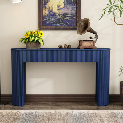 Console marine avec rangement. Table d'entrée moderne à cannelures. 2 tiroirs pour les essentiels du quotidien. Élégant salon et rangement de style minimaliste - bleu marine. Pièce. Stabilité des pieds courbés
