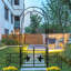 Jardin en métal avec arche de jardin et treillis