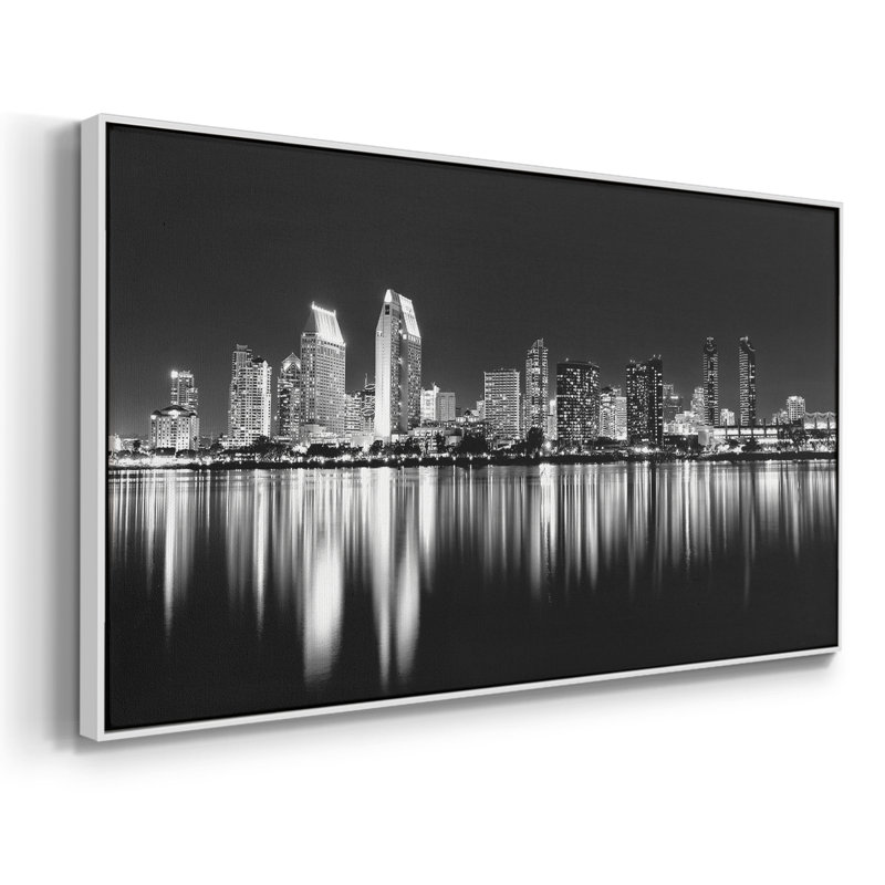 San Diego Lights- Toile tendue avec châssis tendue, prête à être accrochée, H 21 po x l 41 po, Blanc