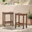 Tabouret de comptoir d'extérieur 2 pièces en bois, brun, sièges subtilement courbés et stabilité pour l'extérieur, sièges, fonctionnalité