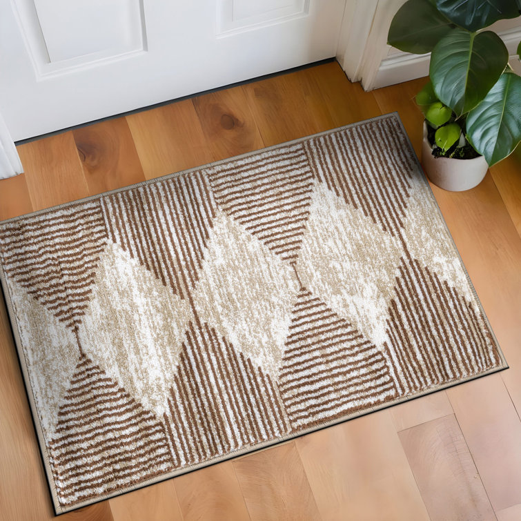 Tapis beige à rayures géométriques brunes