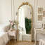 Miroir de plancher arqué antique antique-148871379