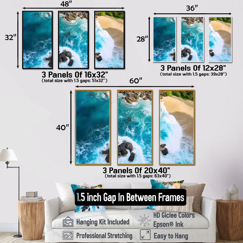 Vue aérienne de la plage rocheuse I - art mural plage et océan, Cadre flottant doré, H 32 po x l 48 po x P 1 po