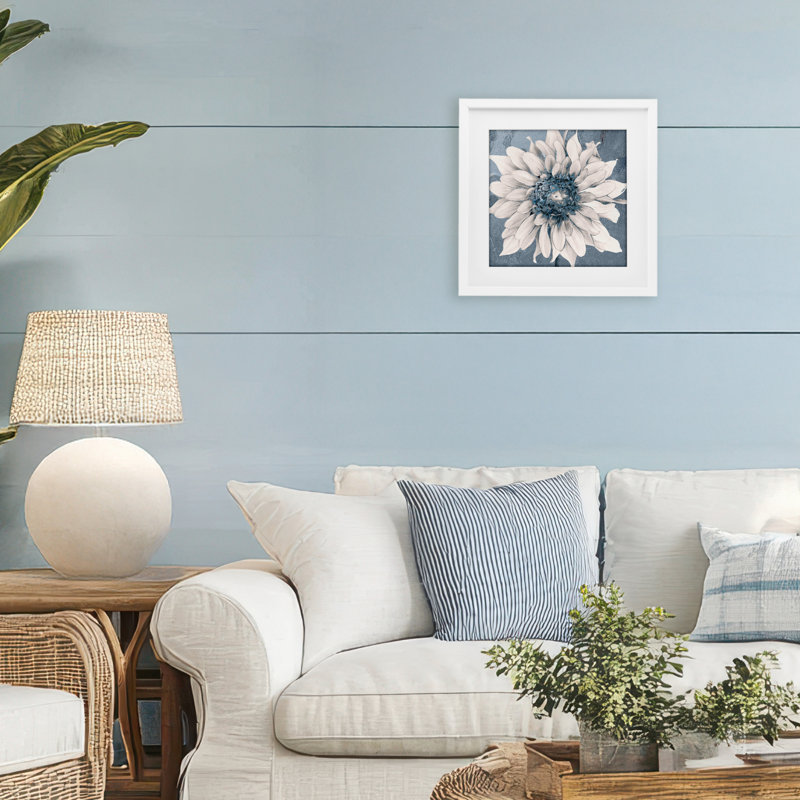 «Gilded Blue Blossom», reproduction d'art sous verre, design par Sophie 6, H 13 po x l 13 po, Cadre blanc côtier