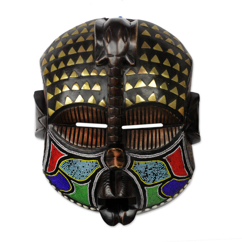 Masque en bois de perles akyiglinyi africain