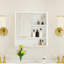 Armoire de salle de bain murale moderne avec rangement caché, tablettes ouvertes, construction imperméable et rangement pour meuble-lavabo compact.