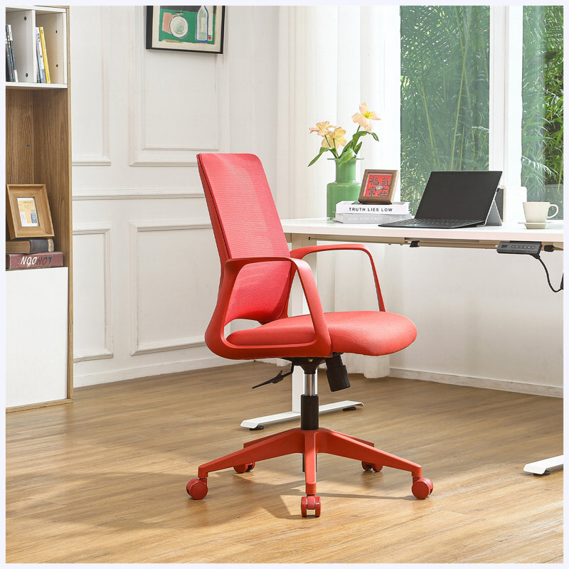Fauteuil de bureau ergonomique rouge en maille, capacité de 159 kg (350 lb), pivotant et réglable en hauteur, avec accoudoirs intégrés.