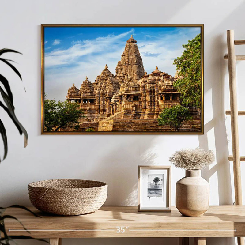 Ancien Kandariya Mahadeva, 25 po x 17 po, Cadre flottant doré