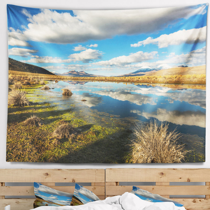 Tapisserie landscape clouds reflétant le mountain lake, H 32 po x l 39 po