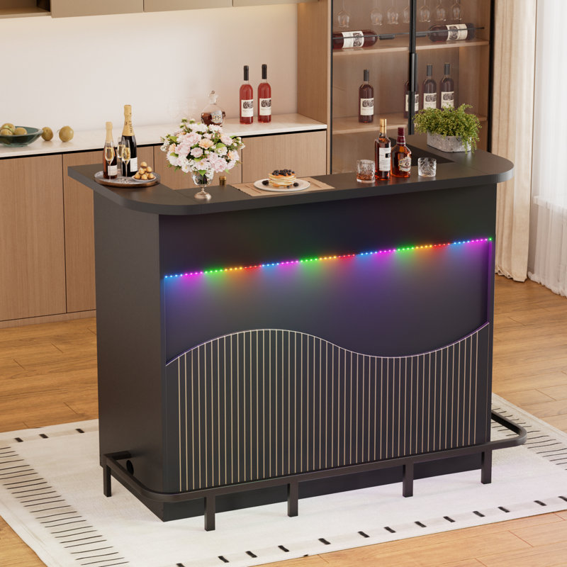 Meuble-bar avec compartiment réfrigérateur, cave à vin en forme de U avec éclairage DEL, table de bar de 150 cm avec repose-pieds et rangements pour sous-sol, salle à manger ou salon.