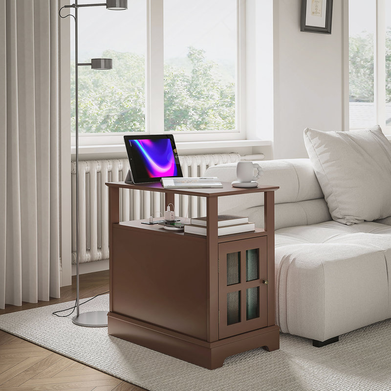 Table de bout fonctionnelle avec station de charge, offrant un rangement caché et une tablette ouverte pour une organisation facile dans les espaces de vie