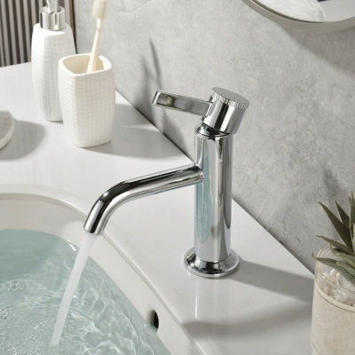 Maesson Collection Single-Handle Deckmount Lavatory Bathroom Faucet with Drain Assembly - Chrome Polished