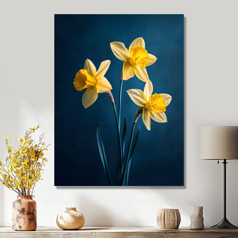 Moody Daffodils Contrast II - art floral encadré jaune, H 20 po x l 12 po, Toile tendue