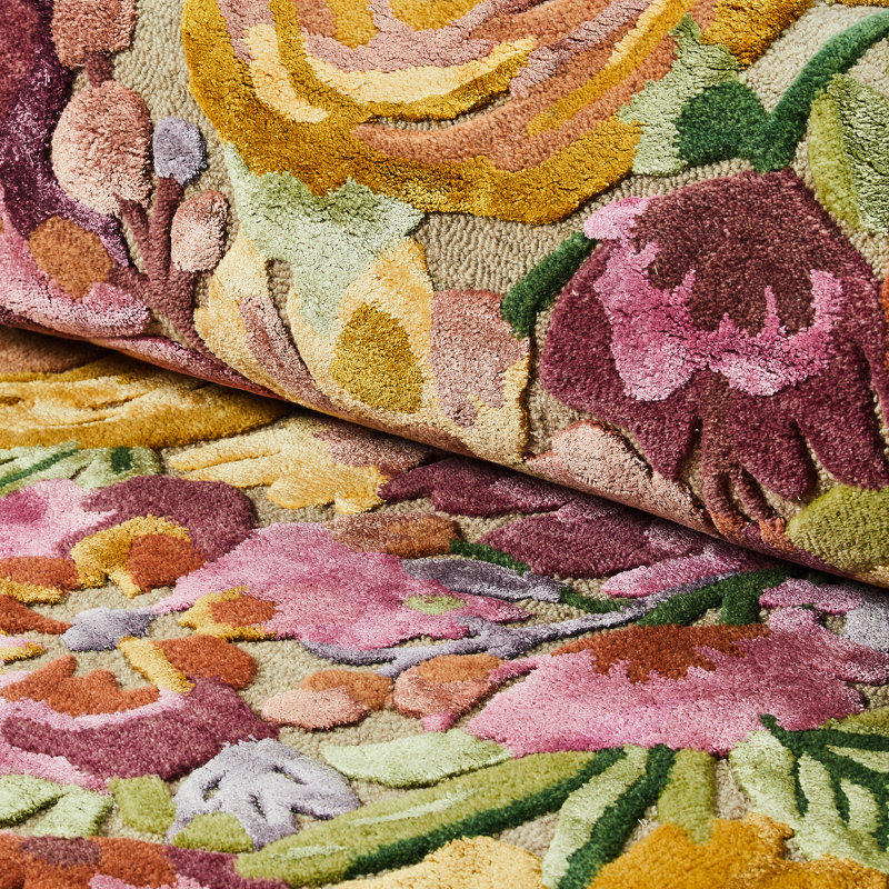 Scalloped Flower Meadow 5' X 8' Rug, Novelty 5' x 8'
