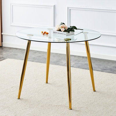 Table ronde en verre trempé transparent de 40 pouces avec supports en métal doré, stable et sécuritaire, confortable pour les réunions de famille. Quatre pieds galvanisés en verre lisse, des patins antidérapants ajoutent de l'élégance à la pièce.
