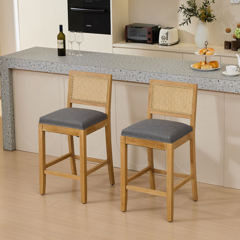 Tabouret de bar en bois massif à dossier en rotin avec coussin en mousse haute résilience, idéal pour les îlots de cuisine de style rustique et naturel, barres basses dans les salles à manger et les cafés, ensemble de deux