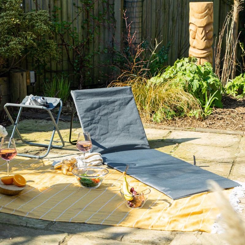 Harbour Housewares - Folding Beach Loungers
