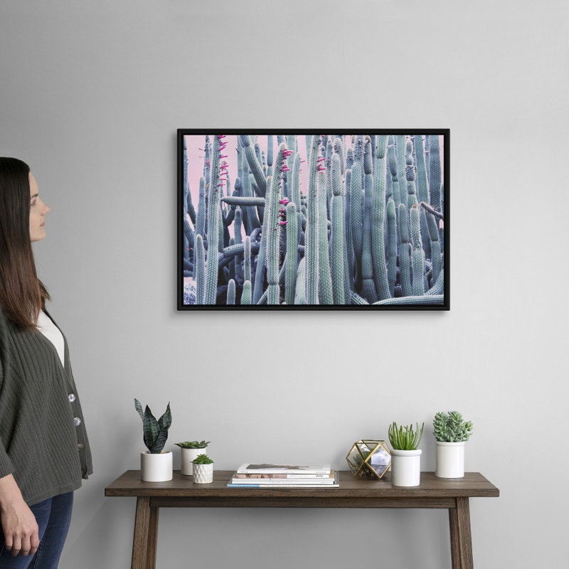 « Pink Crush IV » par Elizabeth Urquhart-reproduction de photo sur toile, Cadre noir, H 22 po x l 32 po x P 1,75po