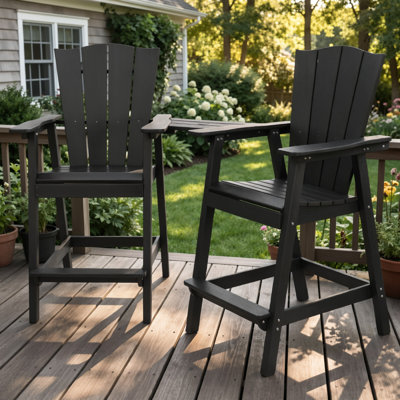 Ensemble de 2 chaises hautes Adirondack, en PEHD, avec dossier haut, double tablette de connexion et trou pour parasol, résistantes aux intempéries, pour terrasse, balcon ou jardin, noires.