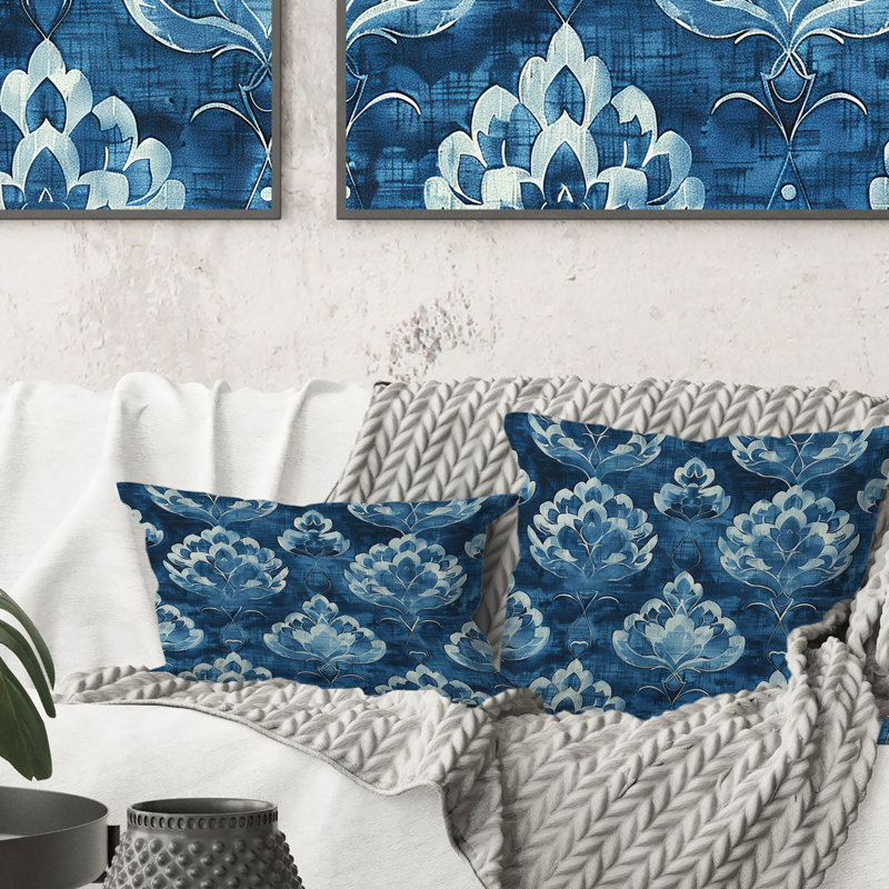Coussin décoratif transitionnel bleu marine Glamour Luxe, H 18 po x l 18 po