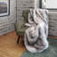 Jeté en fausse fourrure gris clair Thomas Collection®-115636310