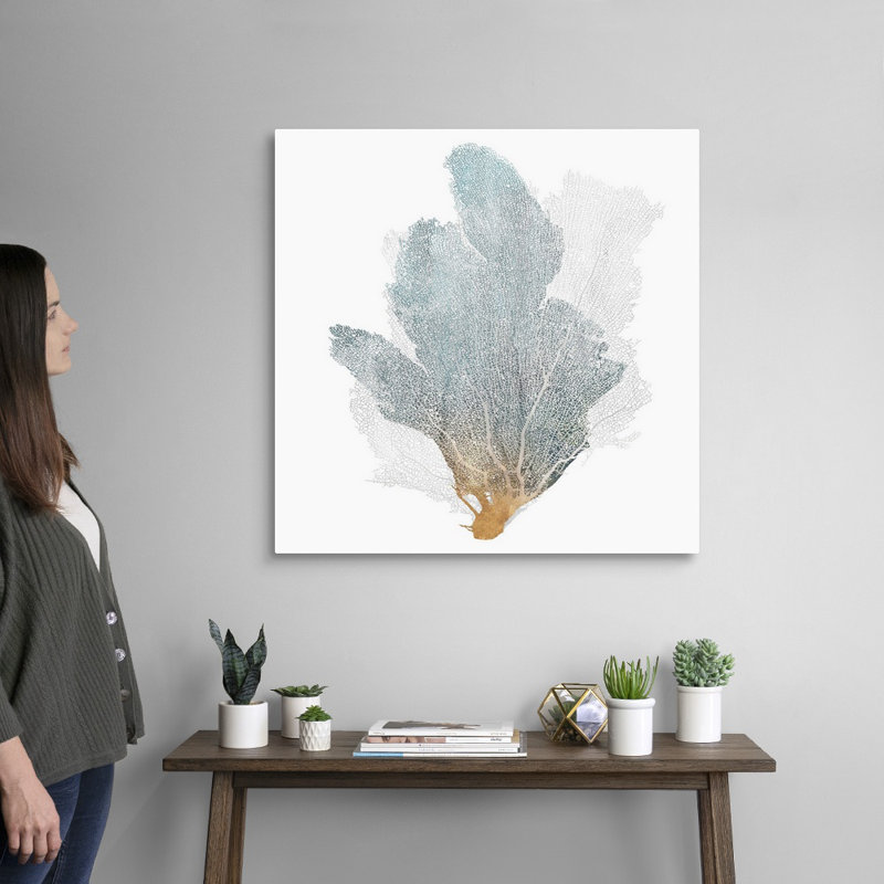 «Delicate Coral II» par Isabelle Z - reproduction d'art sur toile, Toile tendue, H 30 po x l 30 po, Sans cadre