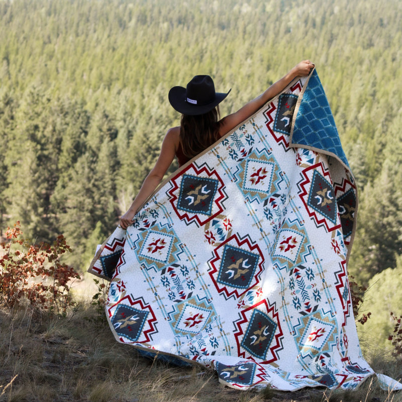 Twin White Cotton Reversible Southwestern Quilt Set
