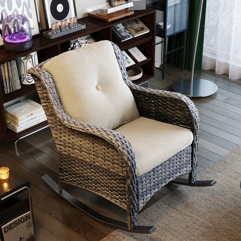 Chaise berçante d'extérieur en osier / rotin avec coussins Spencerian, Beige