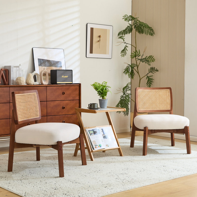 De 2 chaises d'appoint beiges avec structure en bois tissé pour les espaces intérieurs 2 chaise longue élégante et salon