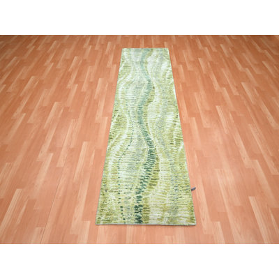 2'6" x 8'2" New Hand Knotted Green Silk Runner Oriental Rug